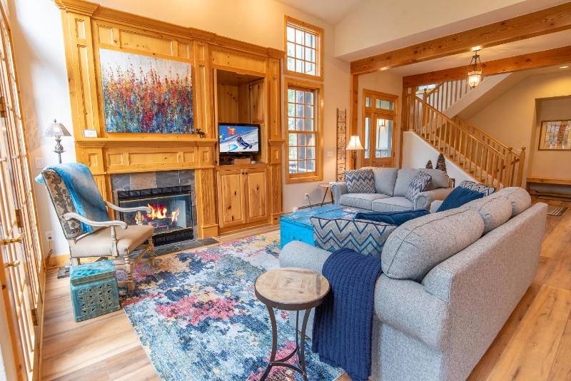 White Wolf Mountain Air Townhome: Elegant Retreat - image 41