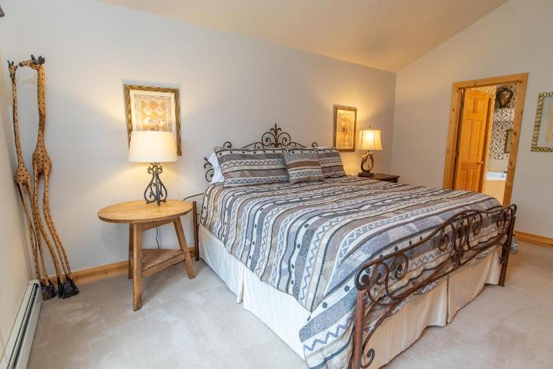 White Wolf Mountain Air Townhome: Elegant Retreat - image 30