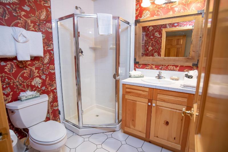 White Wolf Mountain Air Townhome: Elegant Retreat - image 22