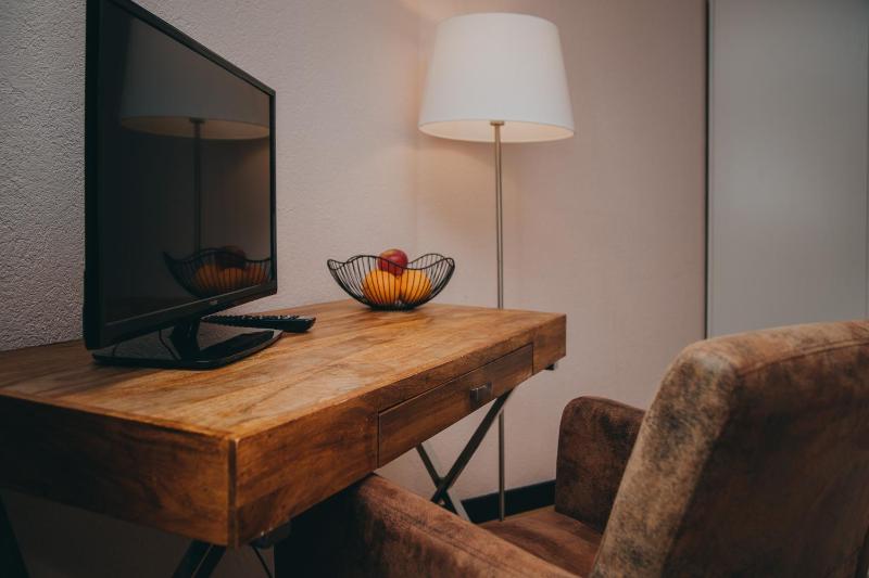 Deluxe Family Room image 3