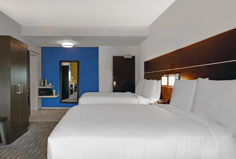 Standard Room with Two Queen Beds image 2