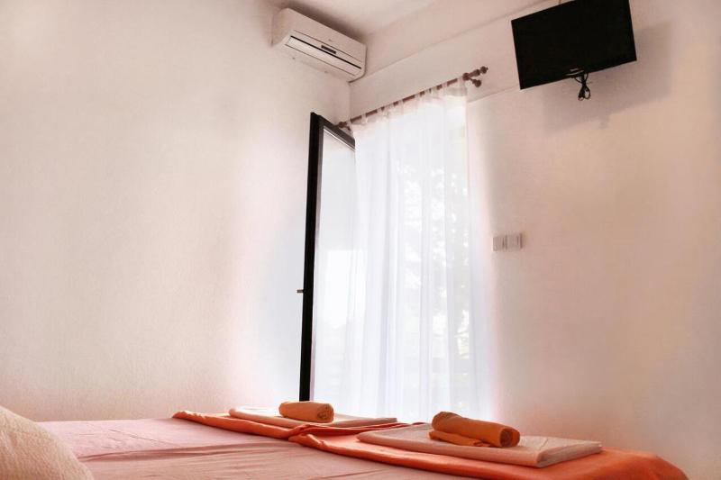 One-Bedroom Apartment with Terrace image 3