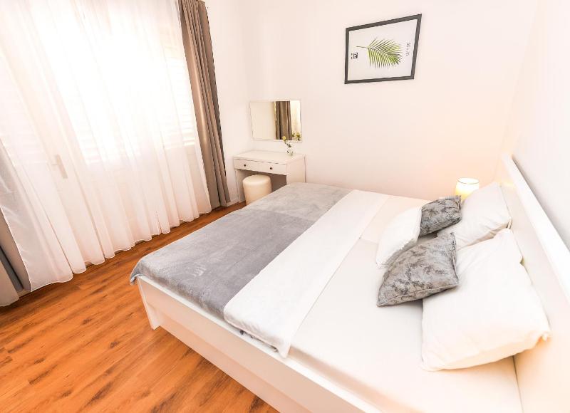 Apartments Ankica - image 9