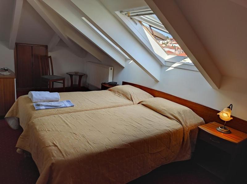 Single Room with Park View image 1