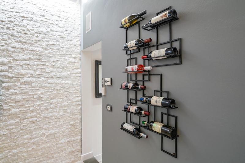 One-Bedroom Apartment image 2