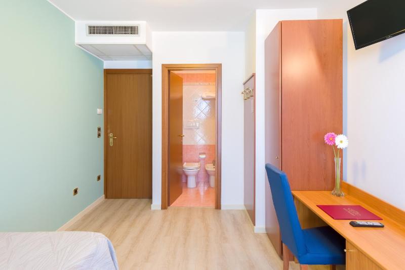 Single Room image 2