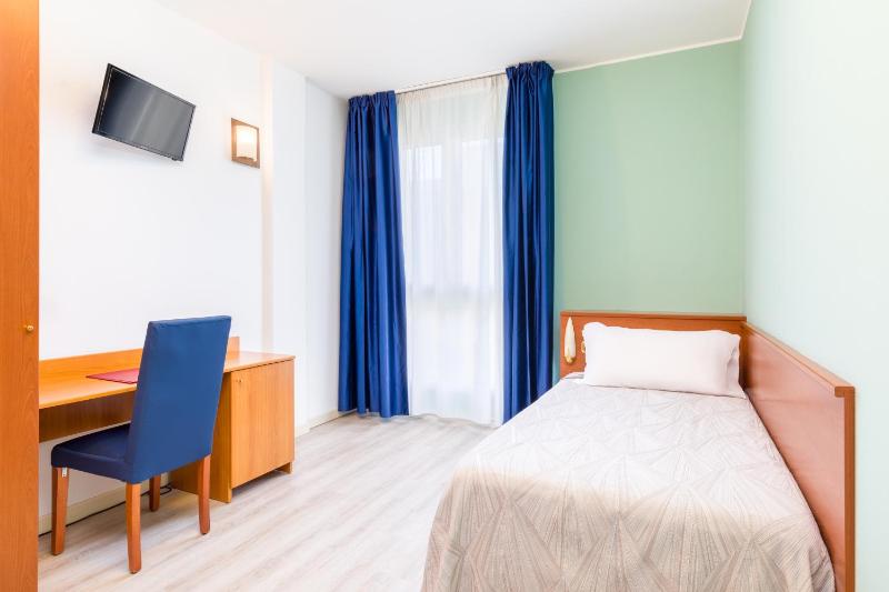 Single Room image 4