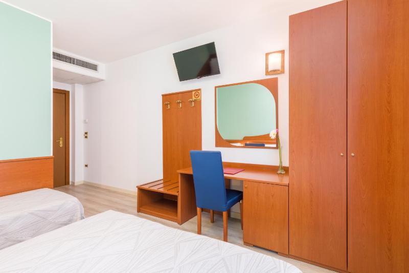 Triple Room image 4