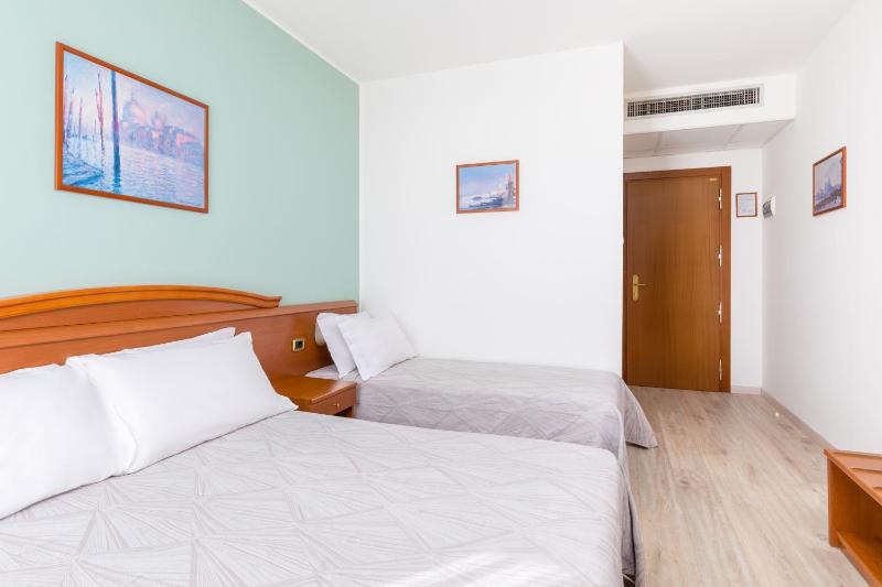 Triple Room image 3