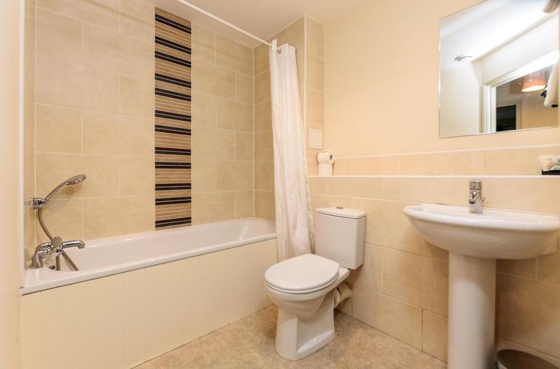 Classic Two-Bedroom Apartment Handleys Court image 4