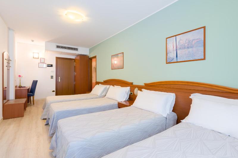 Quadruple Room image 2