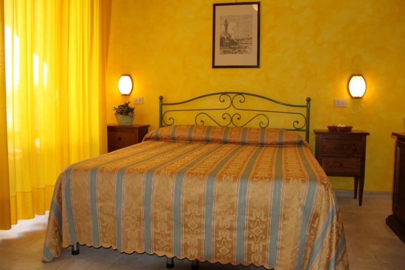 Double or Twin Room image 4