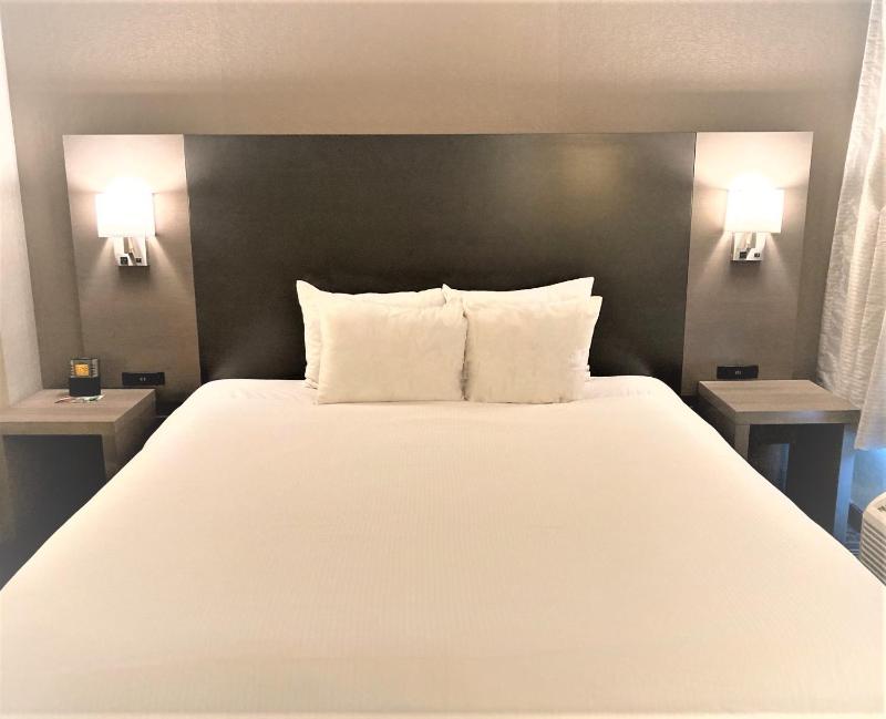 King Suite - Non-Smoking image 2