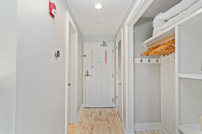 One-Bedroom Apartment image 2