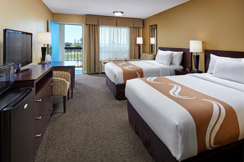 Standard Room, 2 Double Beds, Non Smoking image 3