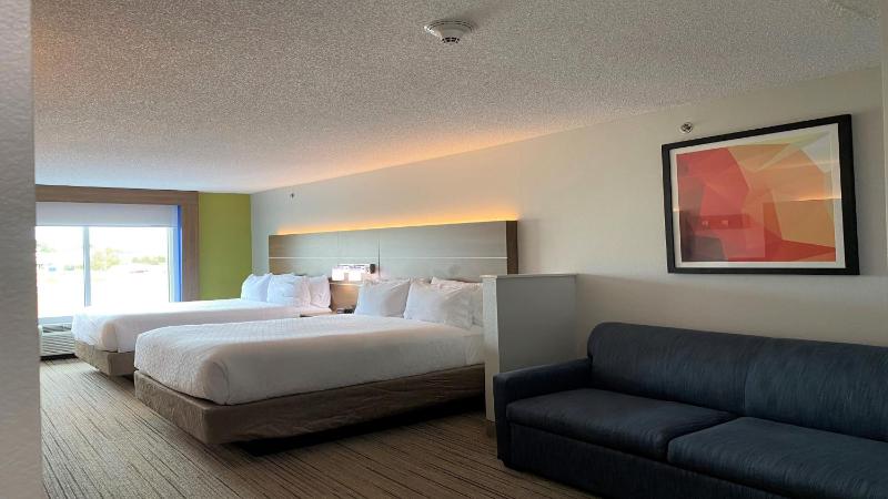 Queen Suite with Sofa Bed - Non-Smoking image 4
