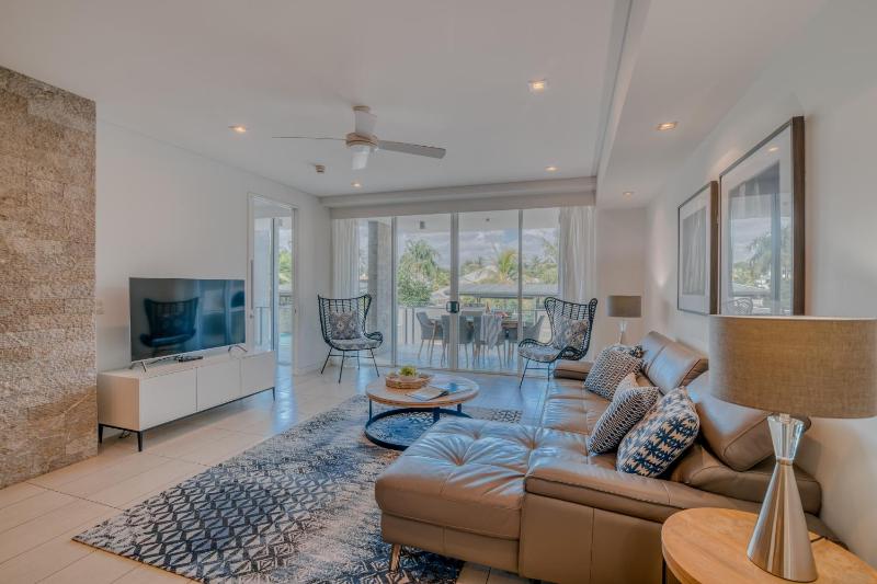 Coconut Grove - image 10
