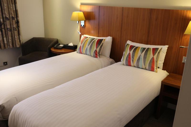 Standard Twin Room image 2