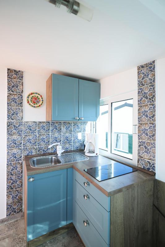 One-Bedroom Apartment with Sea View image 4