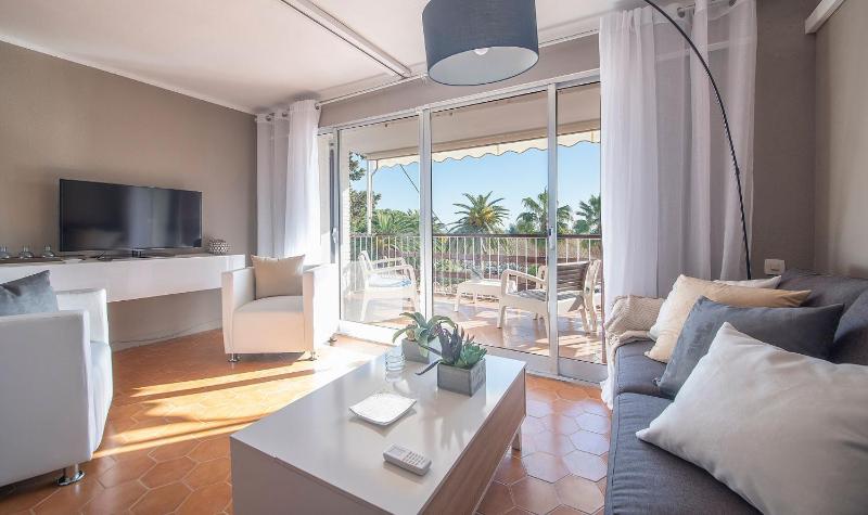 One-Bedroom Apartment image 4