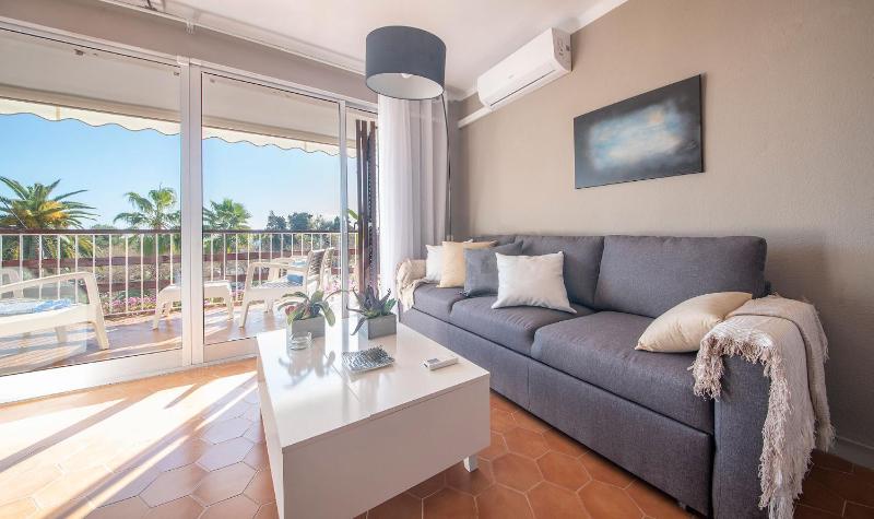One-Bedroom Apartment image 2
