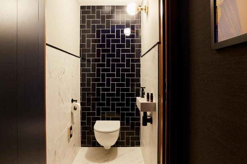 Premium Queen Room image 2