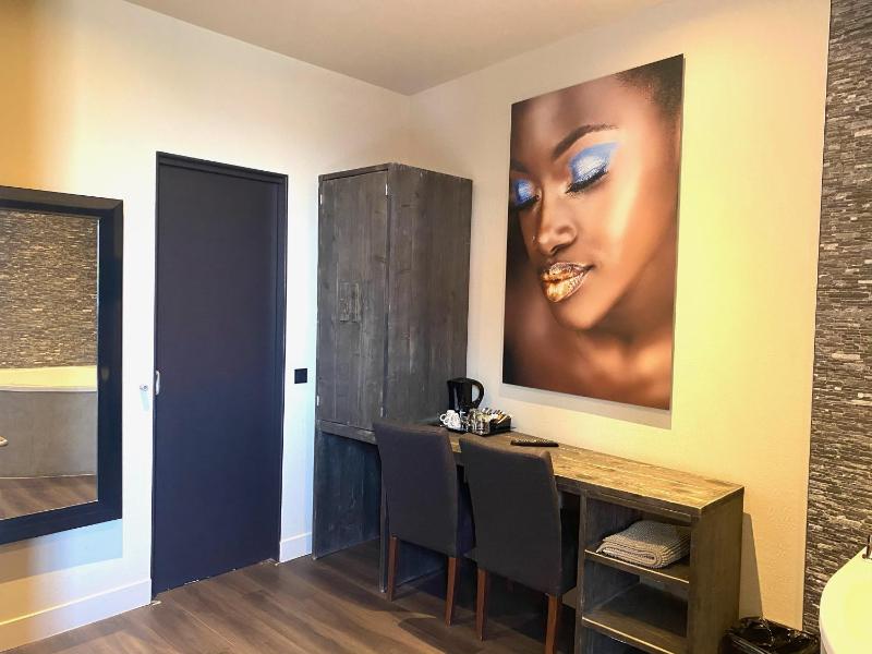 Deluxe Double Room with Spa Bath  image 3