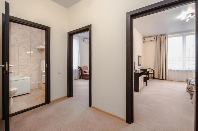 Standard Family Room image 2