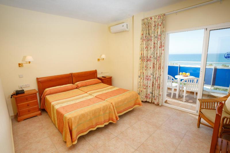 Double Room with Sea View image 4