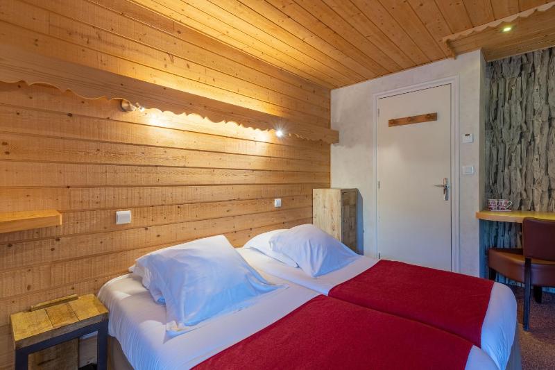 Standard Double Room image 3