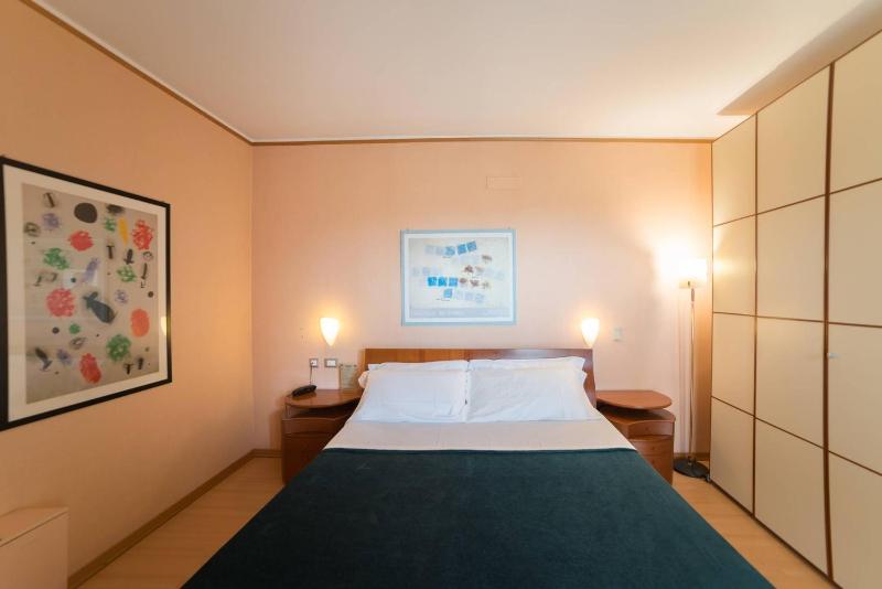 Montebello Park Hotel - image 19