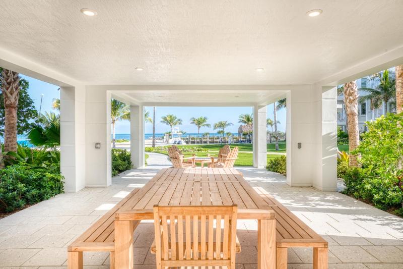 Four-Bedroom Waterfront Villa image 2