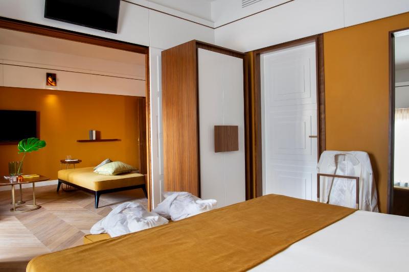 One-Bedroom Suite image 3