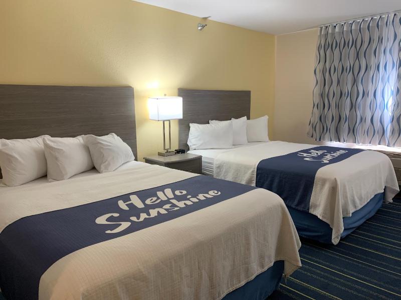 Queen Room with Two Queen Beds - Pet Friendly/Non-Smoking image 1