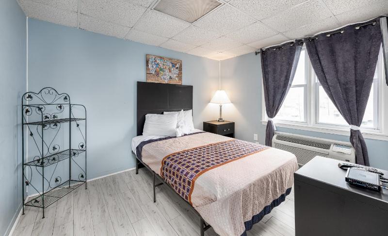 Double Room with Two Double Beds - Interior Corridor image 3