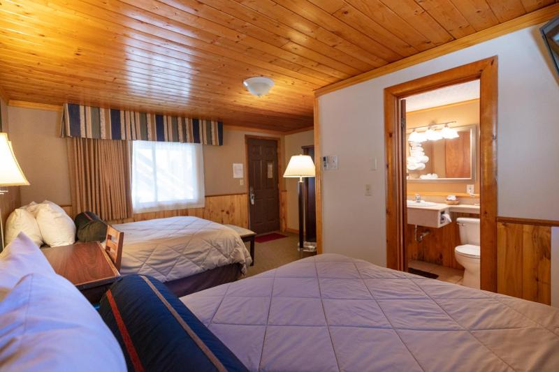 Queen Room with Two Queen Beds image 2