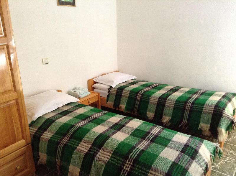 Twin Room image 3