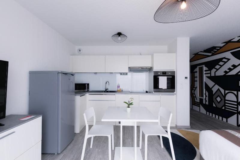 Studio with Terrace image 3