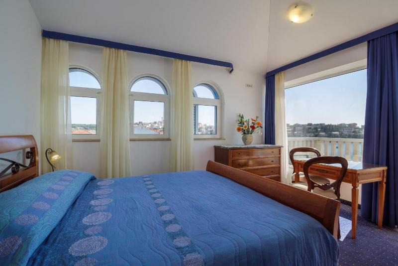 Superior Penthouse Apartment with Sea View image 3