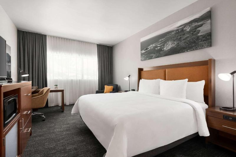 King Room - Non-Smoking image 2