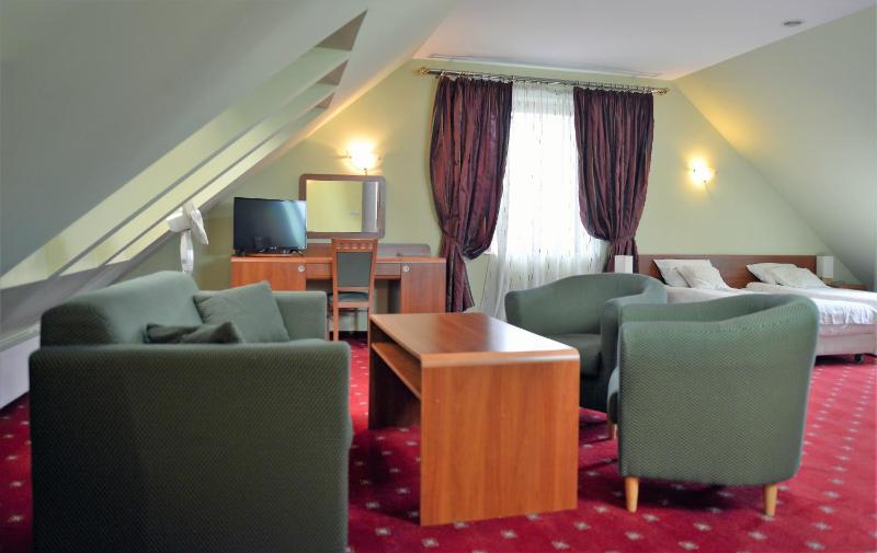 Deluxe Triple Room image 4