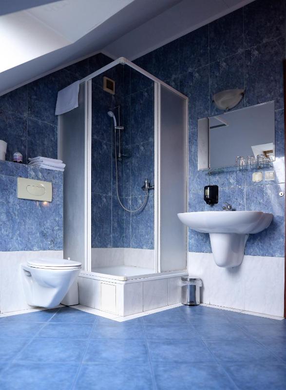 Deluxe Triple Room image 2