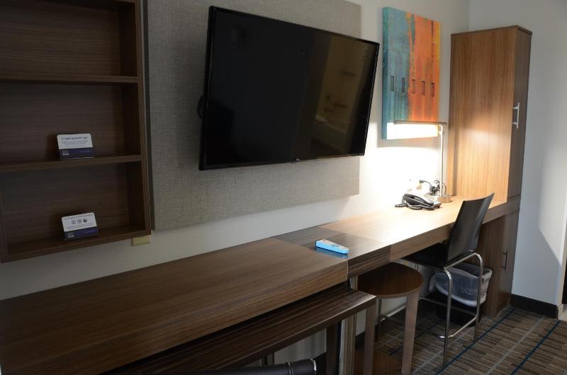 King Suite - Non-Smoking image 4