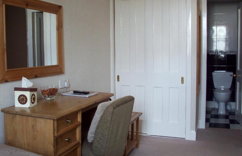 Single Room image 3
