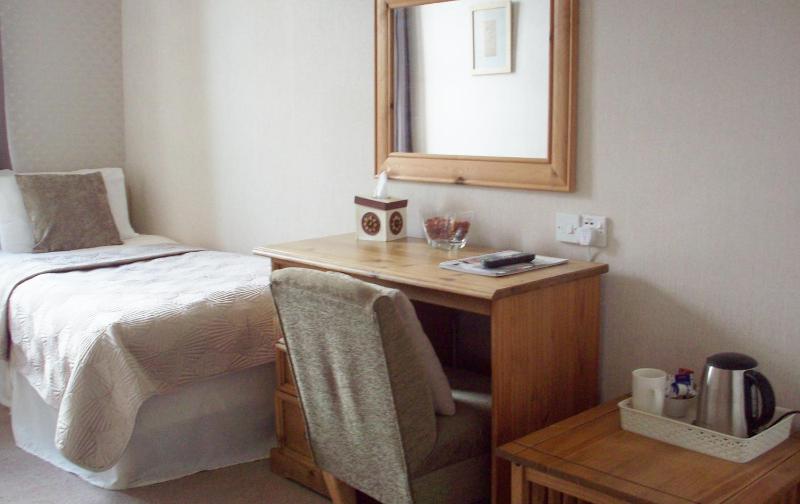 Single Room image 4