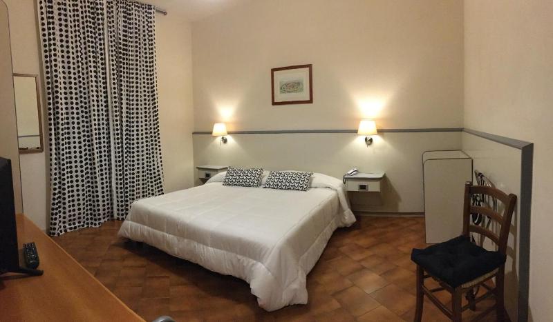 Double Room image 4