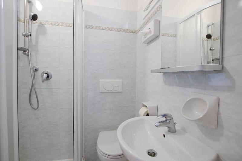 Double or Twin Room image 3