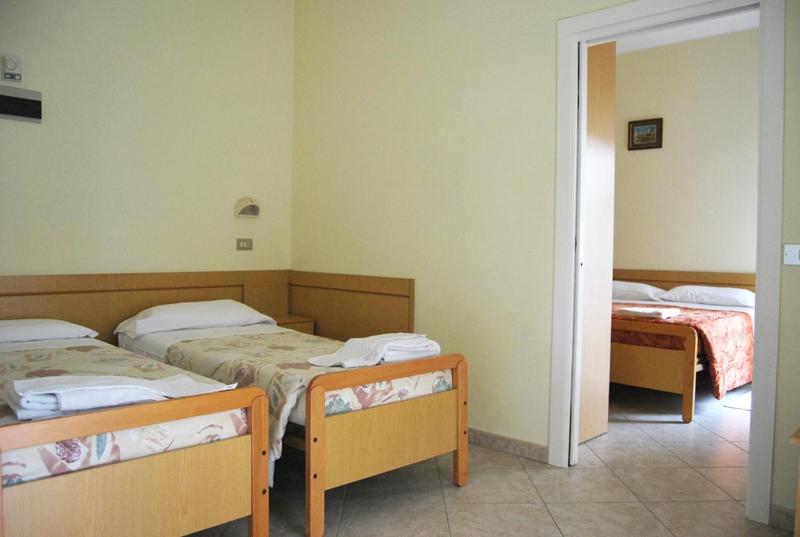 Family Room (2 Adults + 2 Children) image 4
