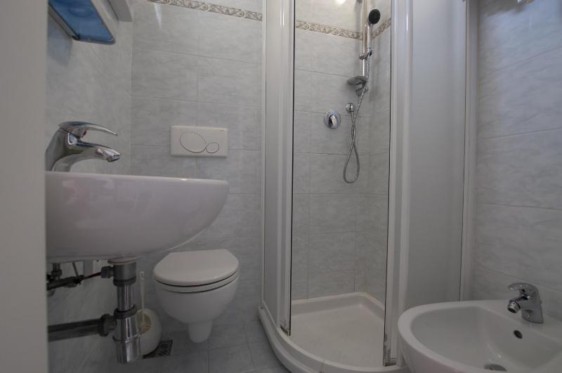 Economy Single Room image 2