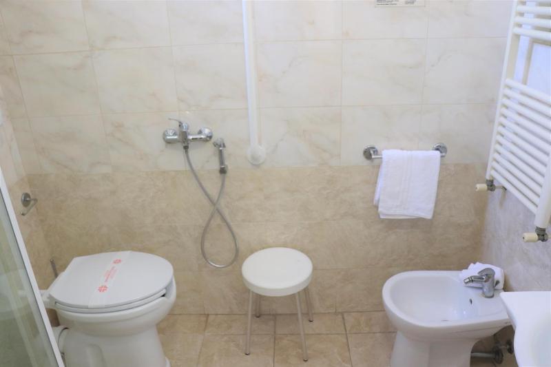 Single Room image 4